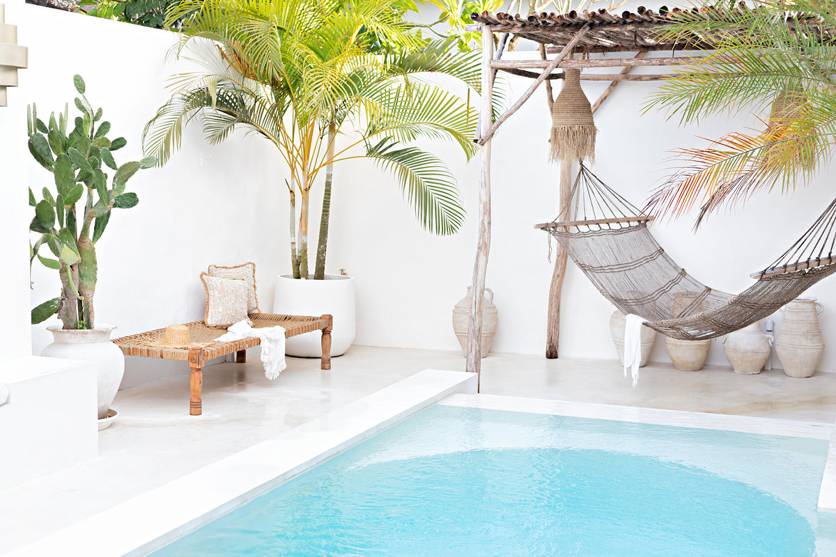 Small blue swimming pool in Byron Bay