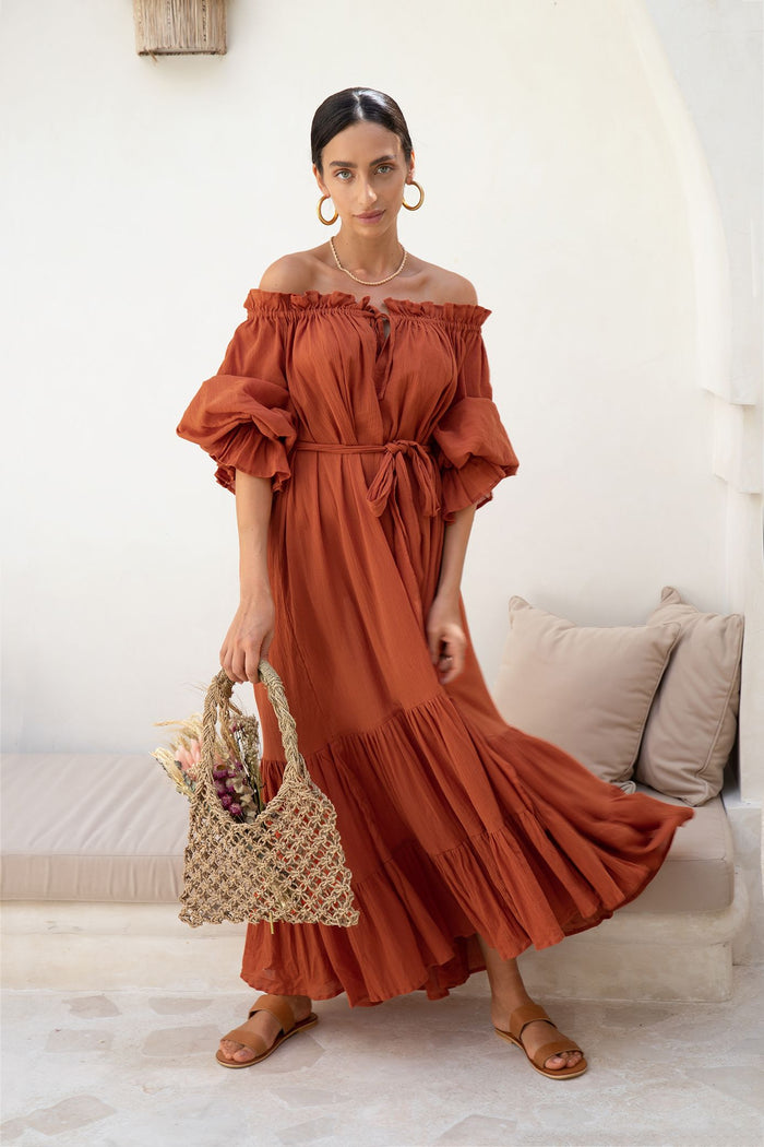 The ultimate boho chic autumn style with this fab maxi dress by Outdazl.   ボヘミアンファッション, カントリーファッション, スタイル